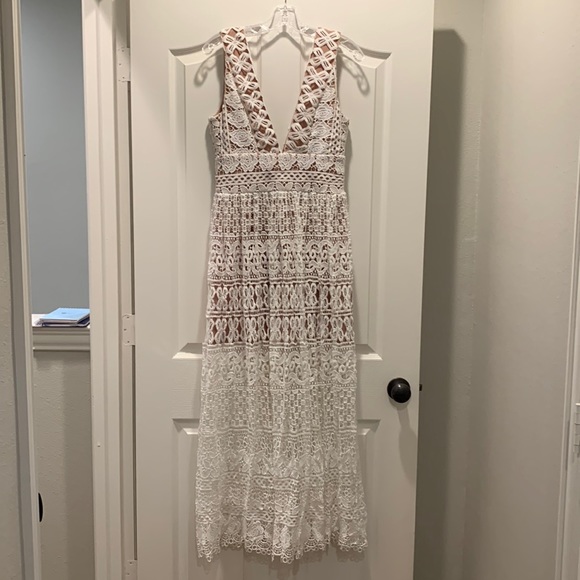 White crochet lace maxi with nude lining - Picture 2 of 9